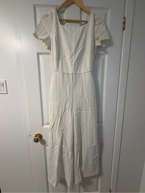White Pinstripes Short Sleeves And Square Neck Jumpsuit - S